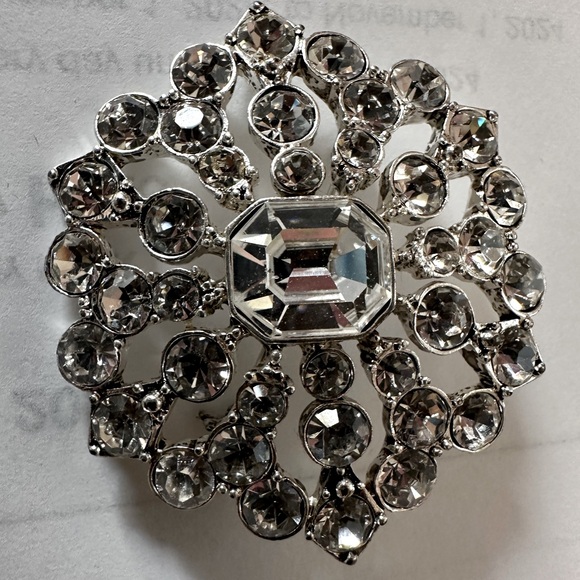 Rhinestone Cluster Silver Tone Liz Claiborne Brooch - Picture 2 of 6